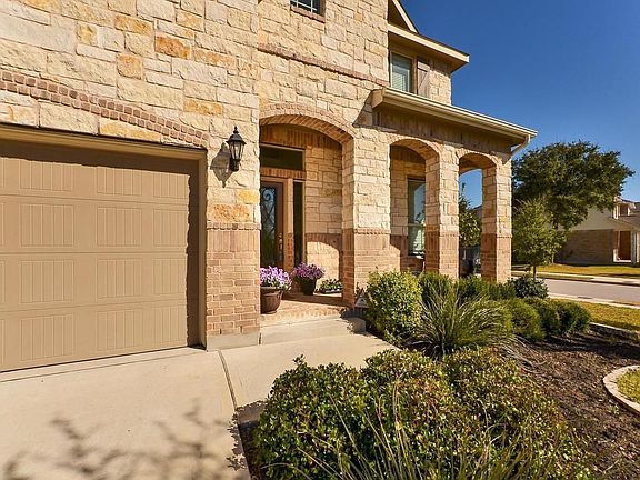 4th image of 701 Rolling Brook Ln