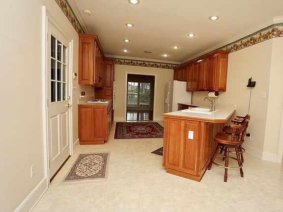 5th image of 733 Lake Laurie Dr