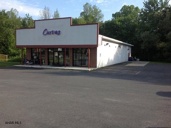 3rd image of 8751 Lincoln Hwy