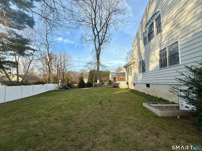 139 Highland Ave — Photo 35