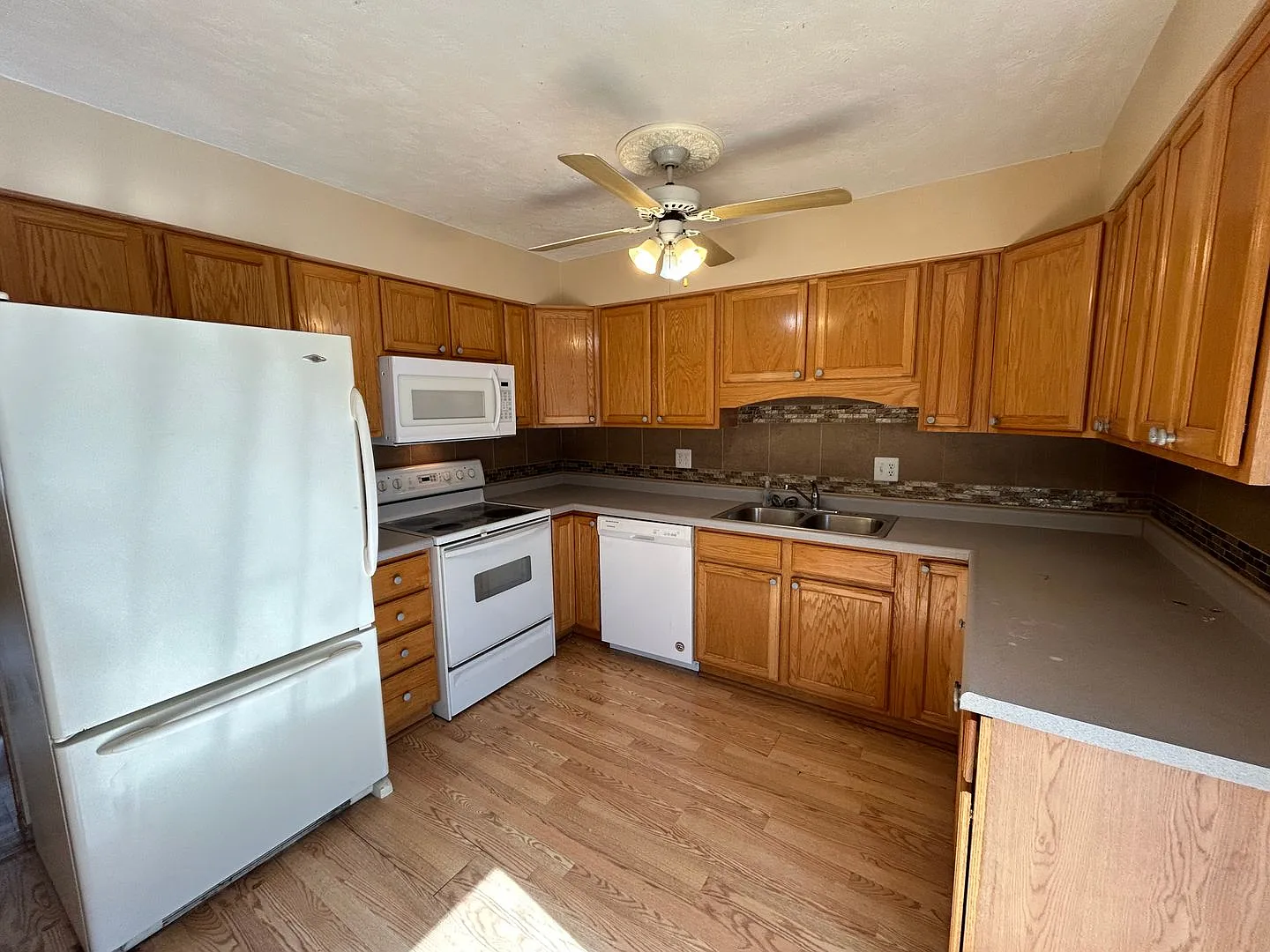 Spacious Bi-Level Home with Finished Basement & Huge Backyard! — Photo 3