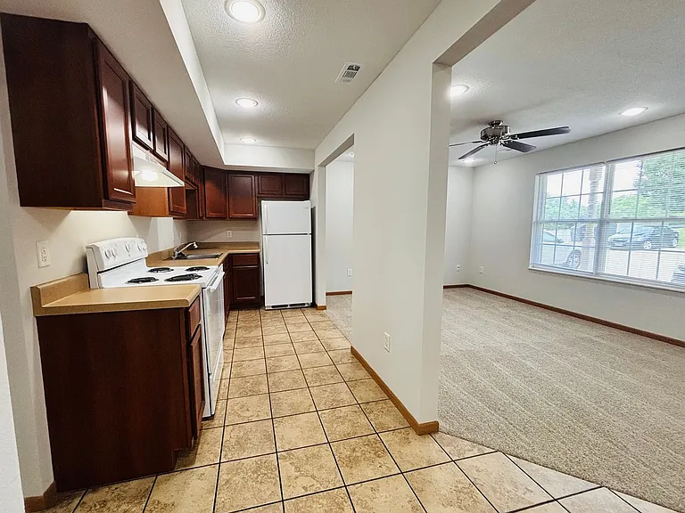 Shadow Ridge Apartments — Photo 29