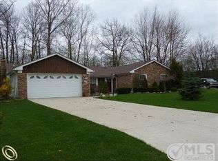 1952 Squirrel Valley Dr, Bloomfield Hills, MI 48304