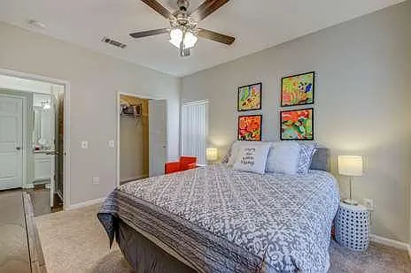 Water's Edge Apartments — Photo 12