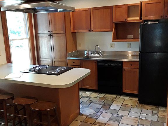 3rd image of 98 E Maynard Ave