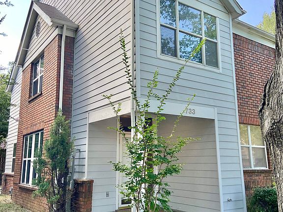 3rd image of 733 N Walnut Woods Cv