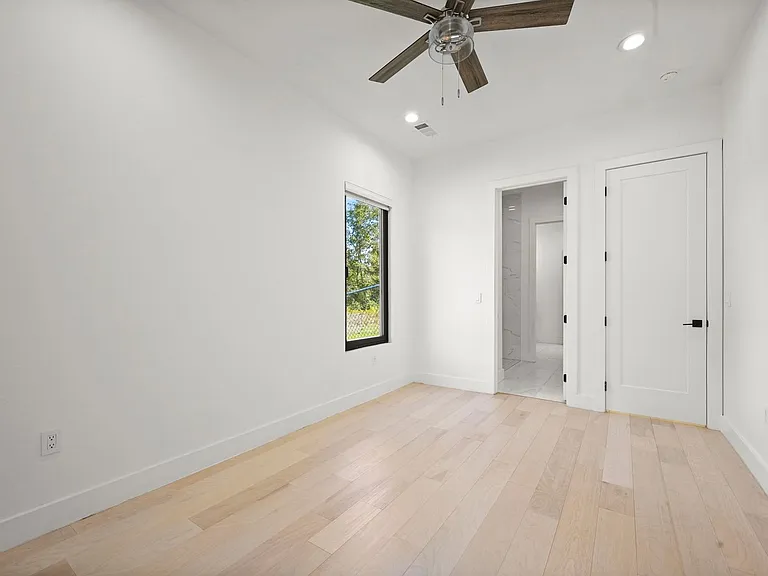 9825 Fawn View Dr — Photo 17