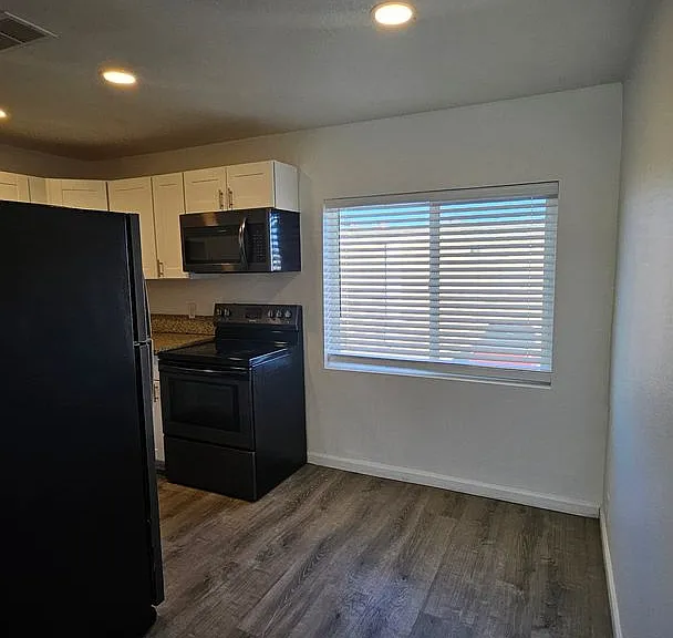 219 Candelaria Rd NW — Photo 13