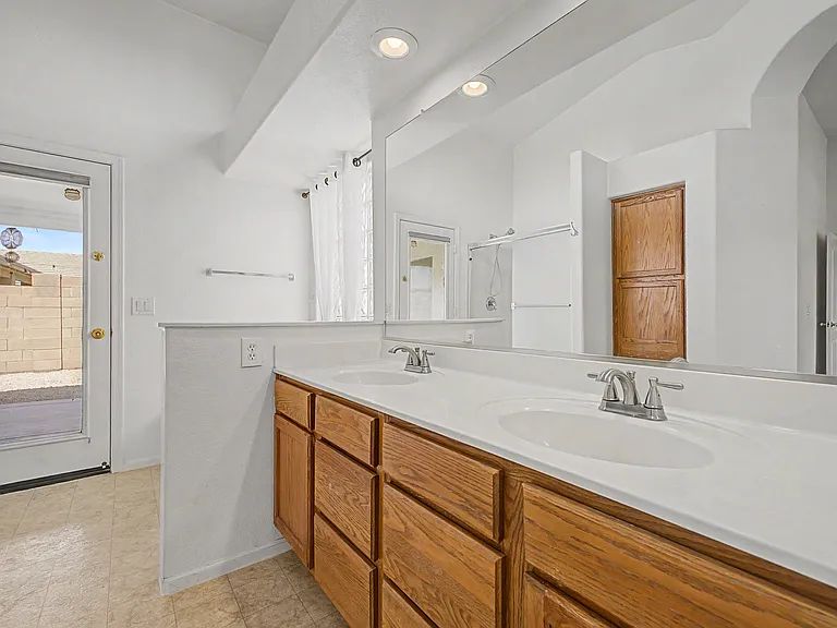4649 E Augusta Ave — Photo 30