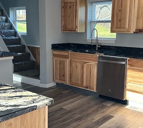 5th image of 1379 Stewartstown Rd #B