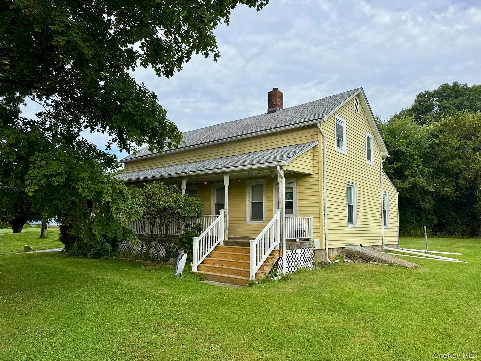 3 bed, 1.5 bath, 5250 sqft, $2,300 — Photo 1