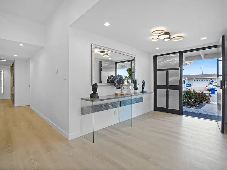 390 Bedford Pl — Photo 8