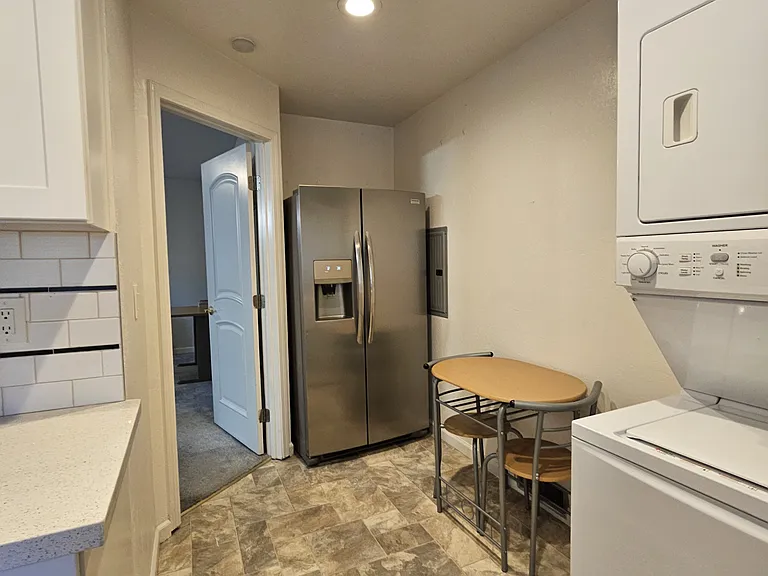 4. Eating area and washing machines