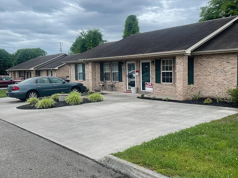 1114 Gregory Oaks Ln — Photo 2