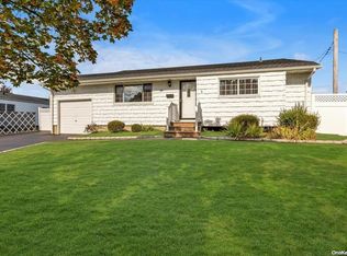 43 Sheldon Pl, Commack, NY 11725