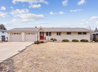 911 1st St NE, Oelwein, IA 50662