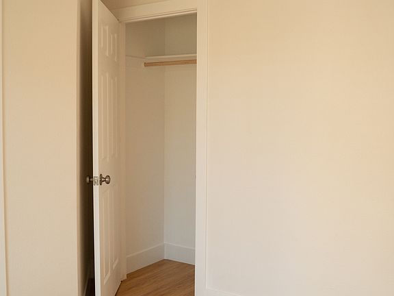 3rd image of 5337 Groveland Dr APT 4