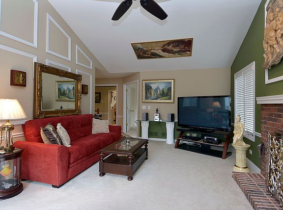 4th image of 1632 E Clayton Ct