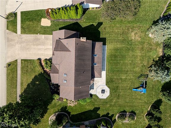 3rd image of 270 Meadow Ln