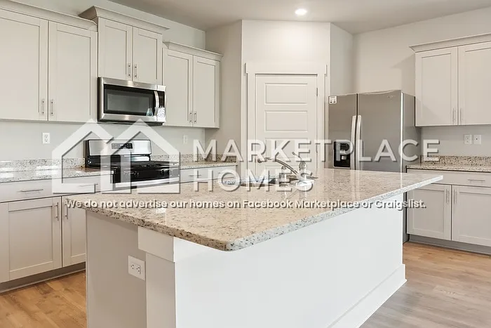 2070 Hyacinth Ln — Photo 8