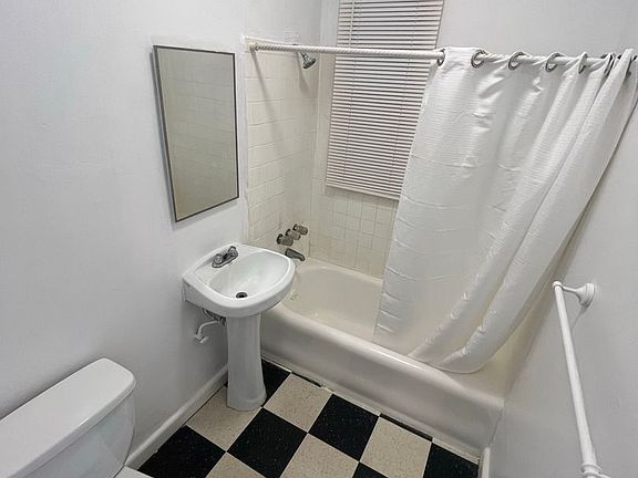 3rd image of 1059 S Manhattan Pl #405