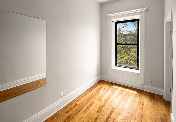 4th image of 59 Halsey St APT 3