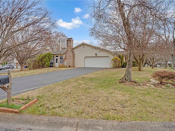 3rd image of 1146 Granite Dr