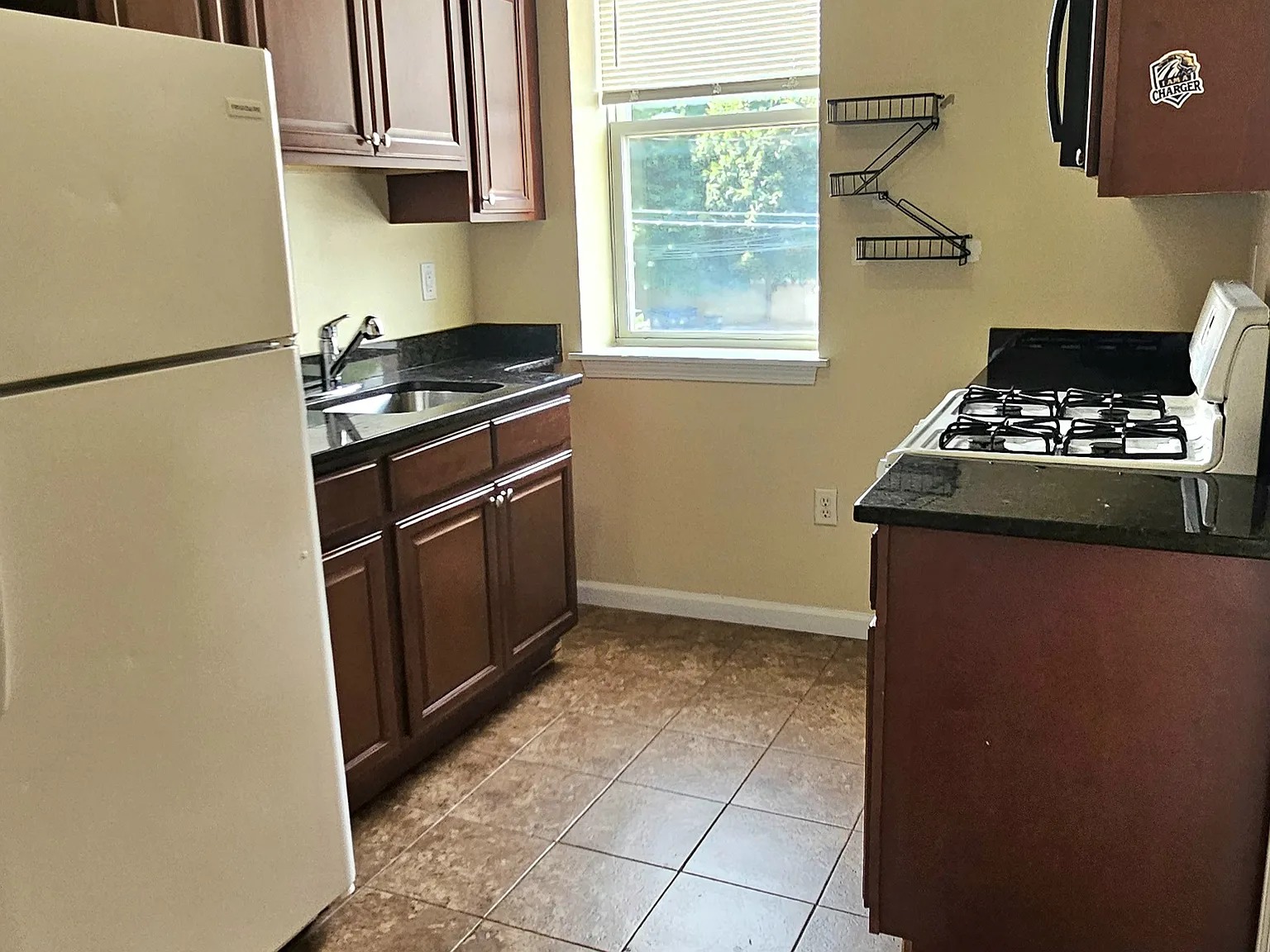 1 bed, 650 sqft, $1,350 — Photo 1