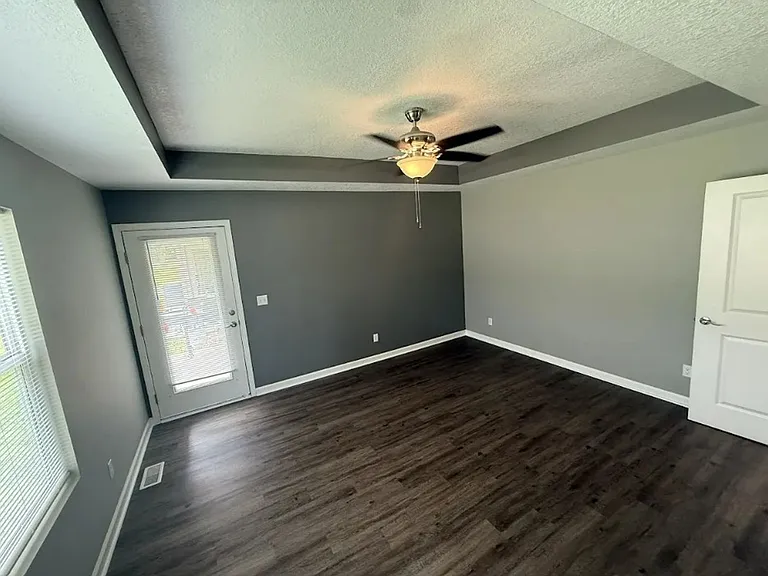 601 S Hillcrest St — Photo 6