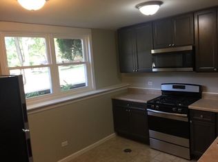 401 Monroe St APT A, Oswego, IL 60543