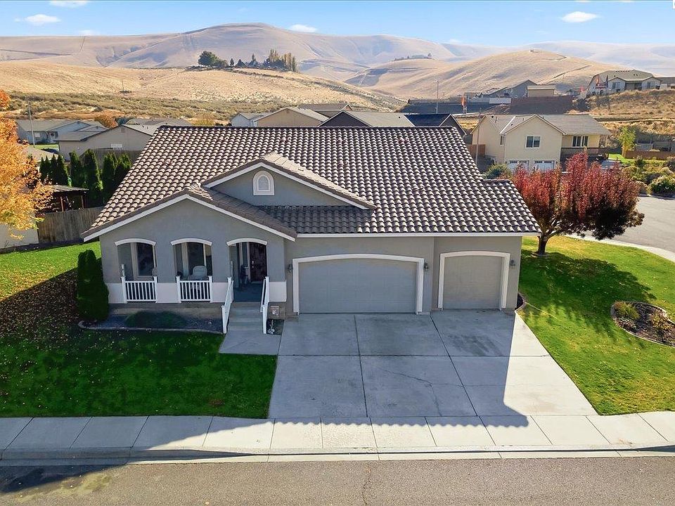 1st image of 203 SW Malibu Dr