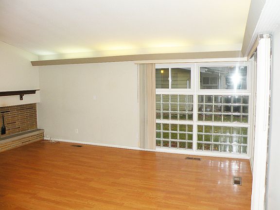 3rd image of 5000 Horizon Dr