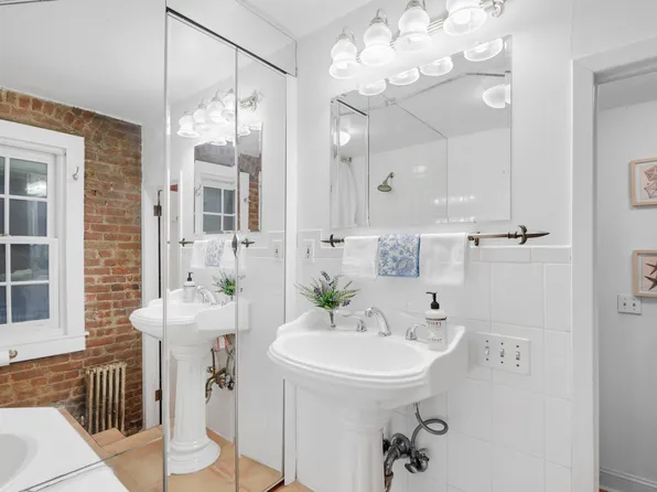 220 East 82nd Street 4RW image 9 of 10