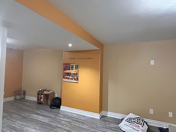 5th image of 17 Piane Ave