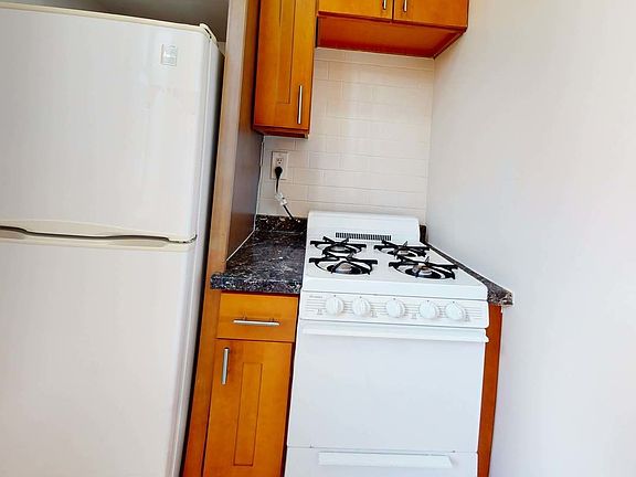 5th image of 228 E 36th St #5A1