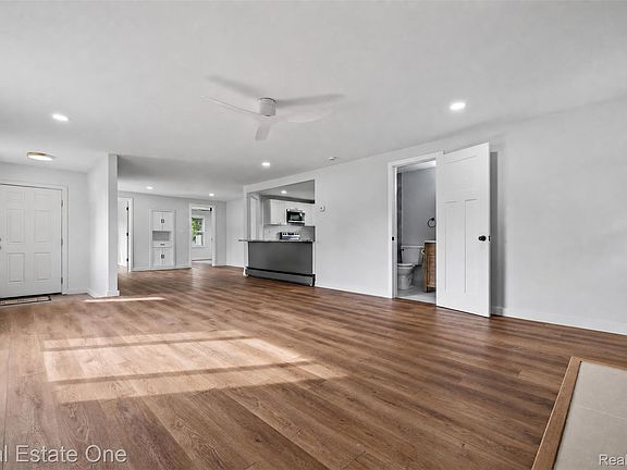 4th image of 25275 Ravine St
