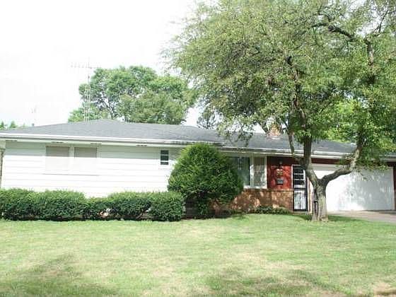 1st image of 16 S Lexington Dr