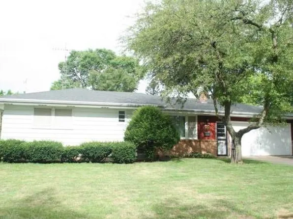 16 S Lexington Dr, Janesville, WI 53545