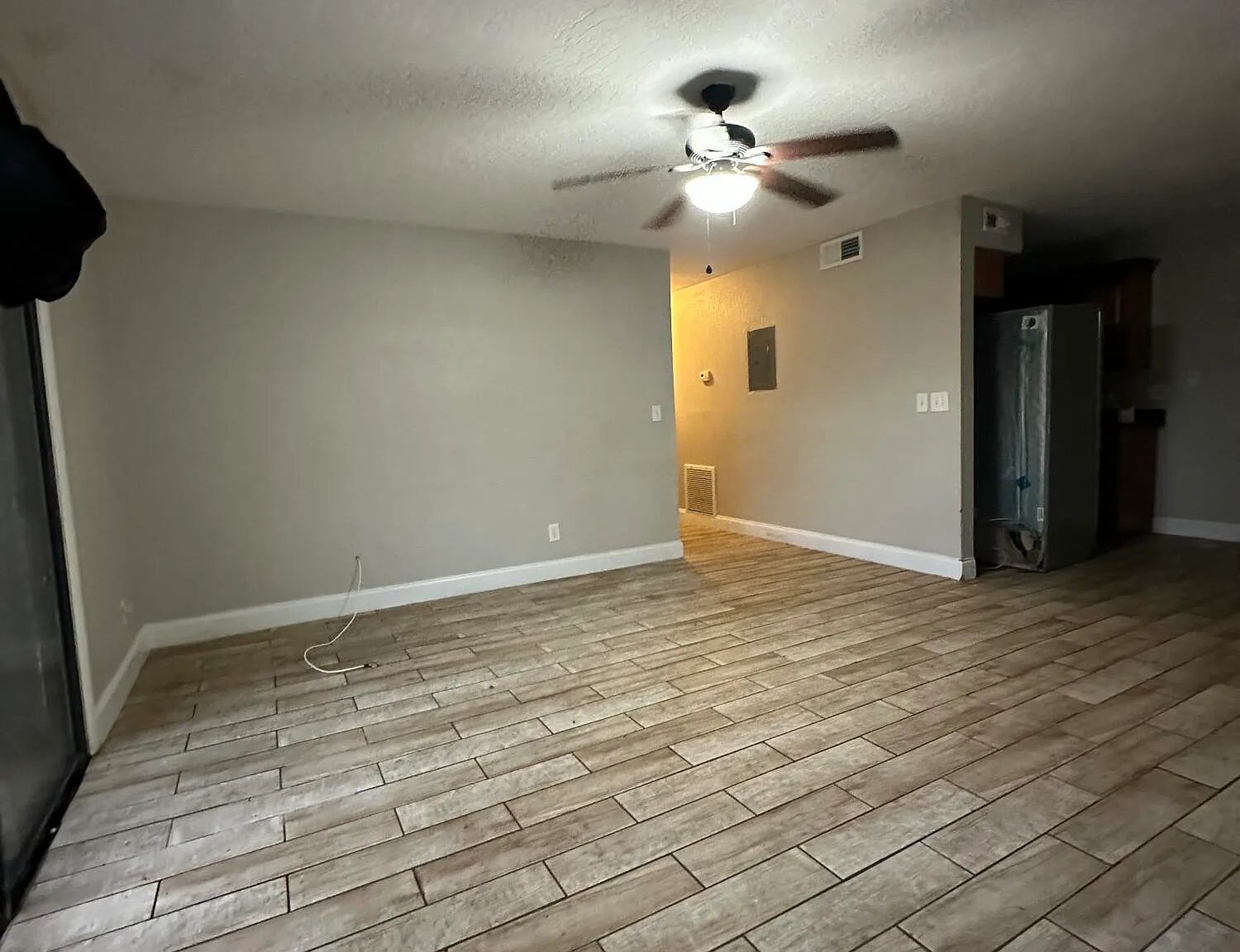 2101 Forest Knoll Dr NE — Photo 2