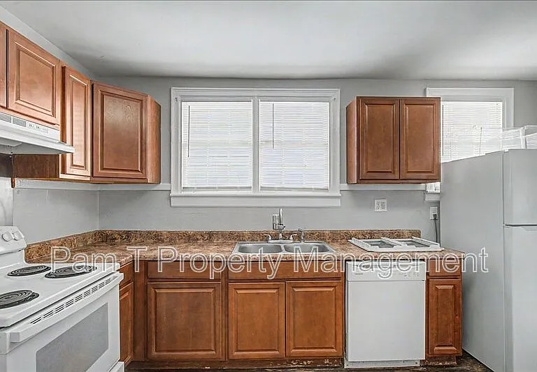 633 W 35th St — Photo 11