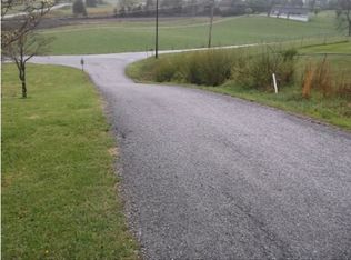 Henderson Ln, Jacksboro, TN 37757