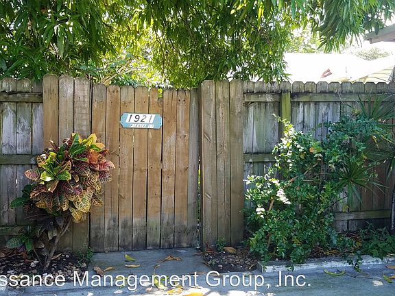 2nd image of 1921 Pierce St #2