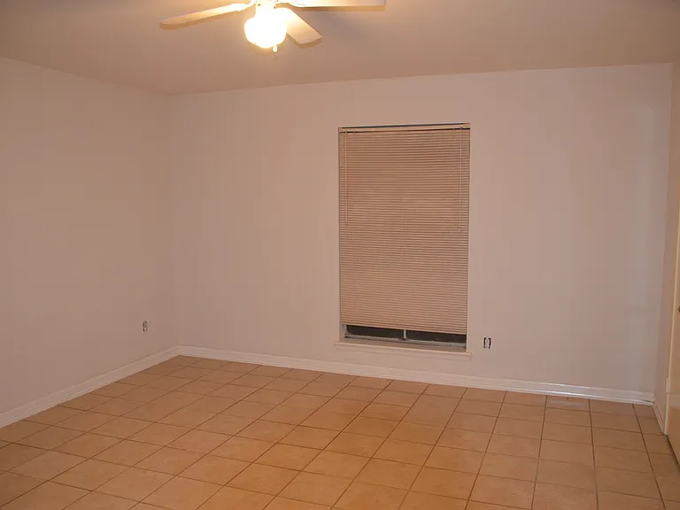 7555 Katy Fwy — Photo 8