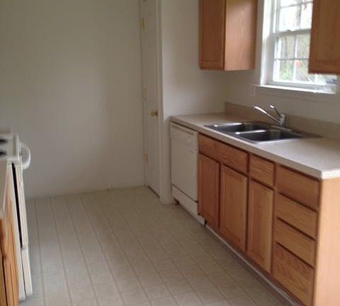 Kitchen, appliances included