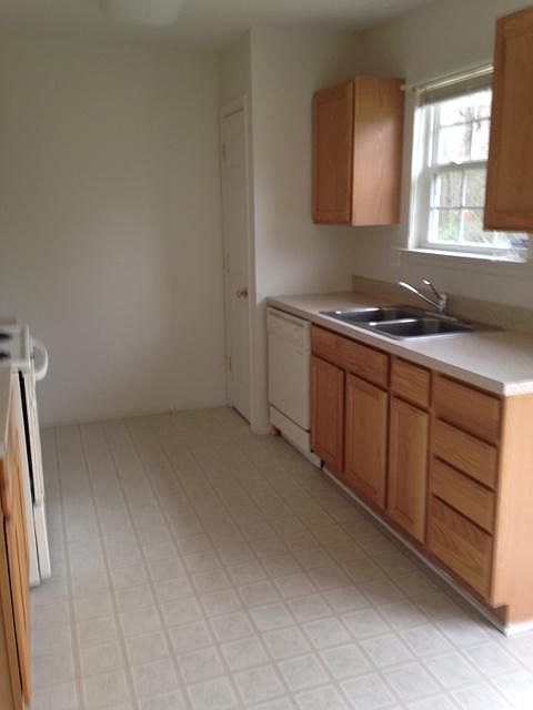 Kitchen, appliances included