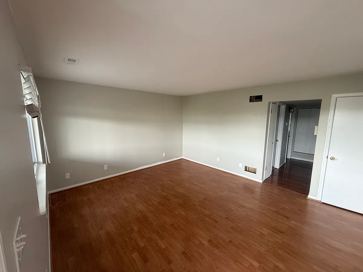 Building Photo - 2308 Gladstone Ave #2