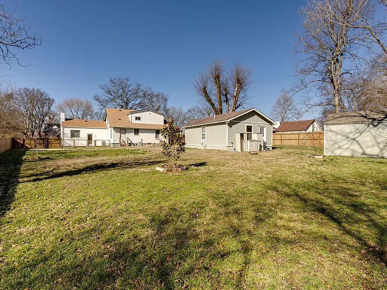 819 E Meade Ave — Photo 36