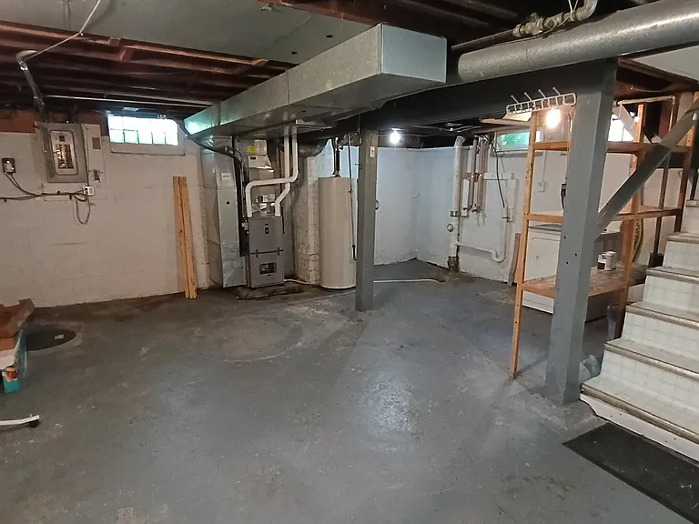 226 S Thornwood Ave — Photo 9