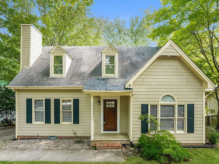 220 W Elm Ave — Photo 1