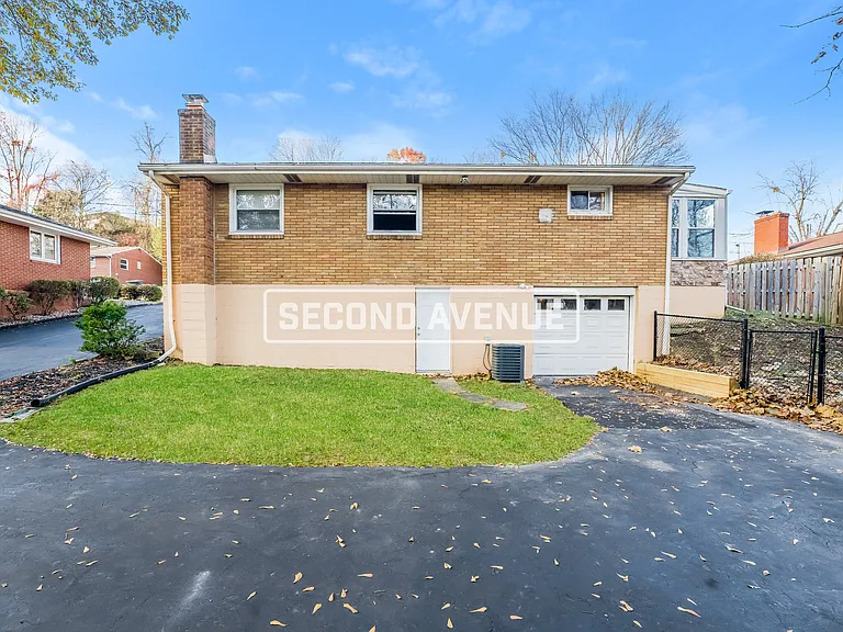 465 Willow Ave — Photo 18